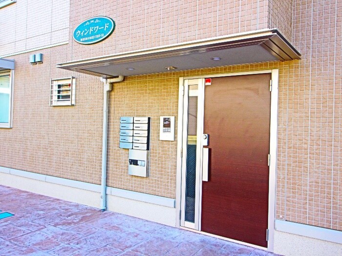 物件外観写真4　(エントランス部分)