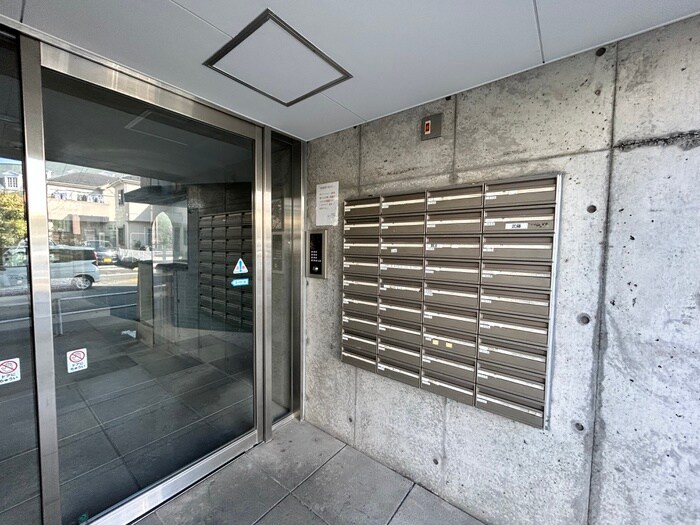 物件外観写真3　(エントランス部分)