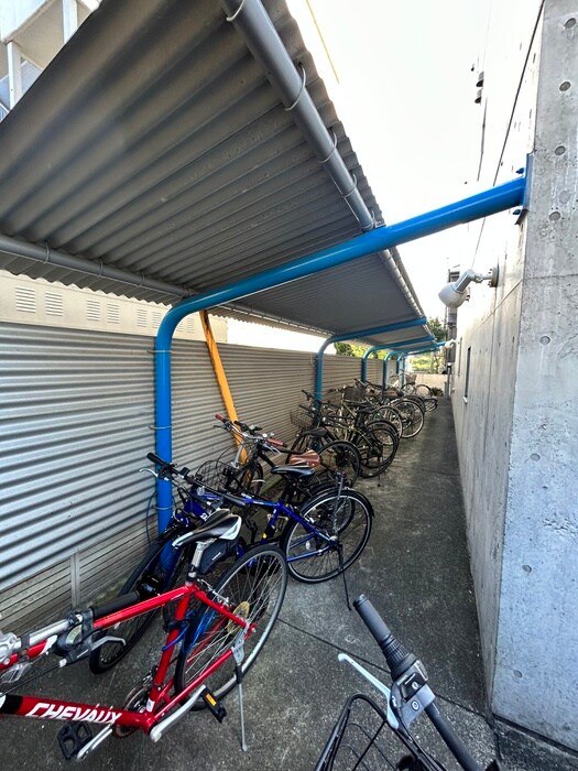 物件外観写真4　(駐輪場)