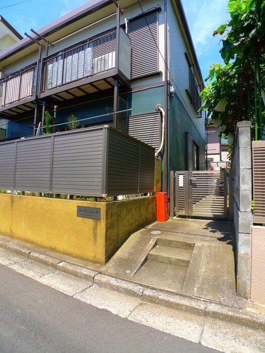 物件外観写真4　(エントランス部分)