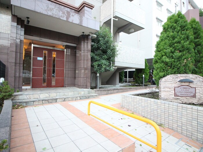 物件外観写真4　(エントランス部分)