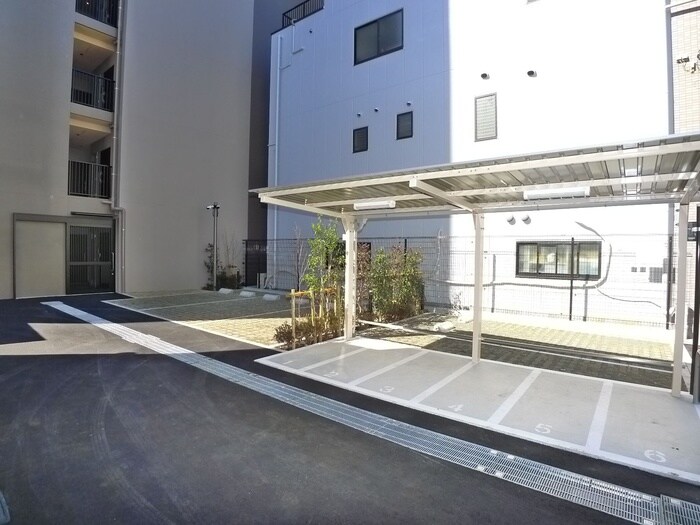 物件外観写真6　(駐車場)