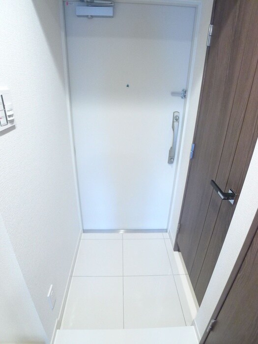 物件内観写真16　(玄関)