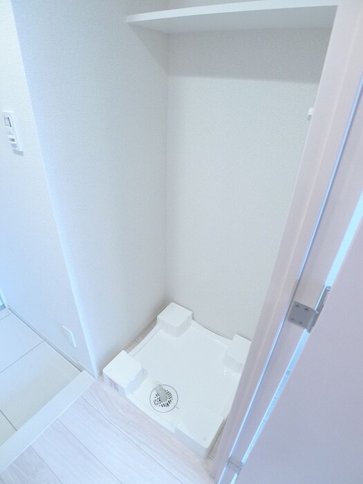 物件内観写真18　(洗濯機置場)