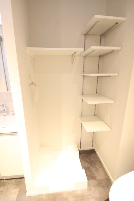 物件内観写真12　(洗濯機置場)