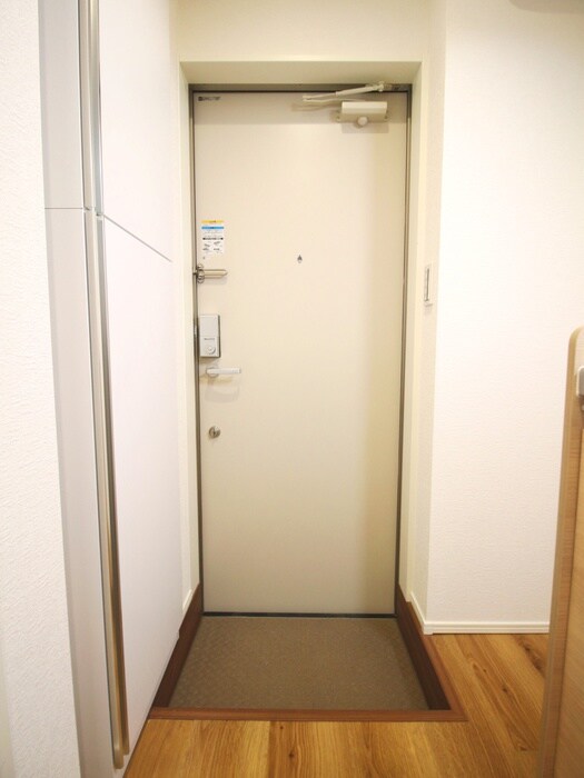 物件内観写真18　(玄関)