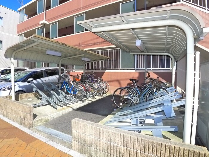 物件外観写真6　(駐輪場)