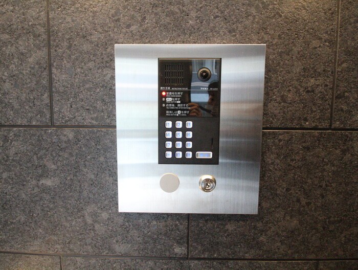 物件外観写真4　(エントランス部分)