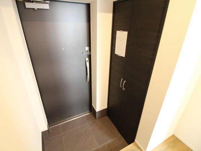 物件内観写真17　(玄関)