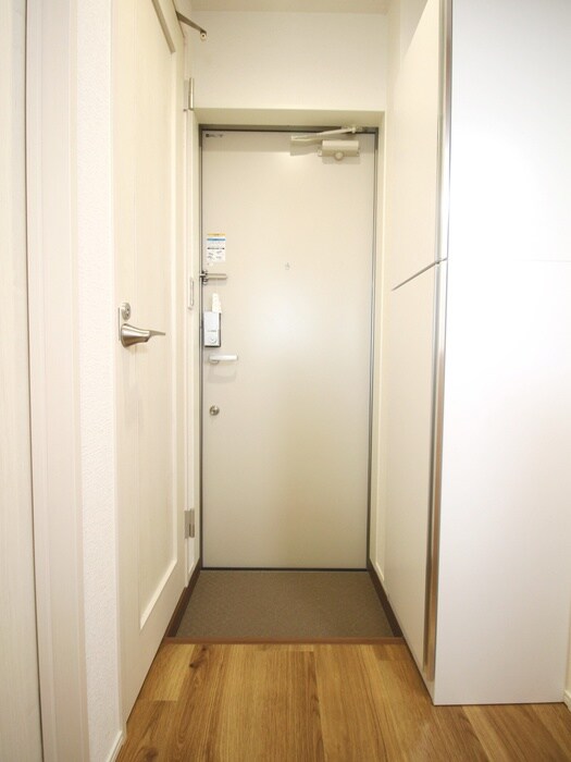 物件内観写真18　(玄関)