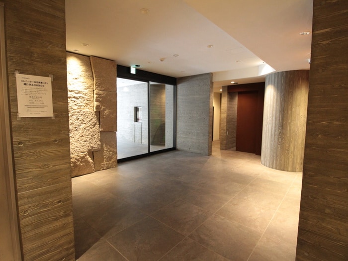 物件外観写真3　(エントランス部分)