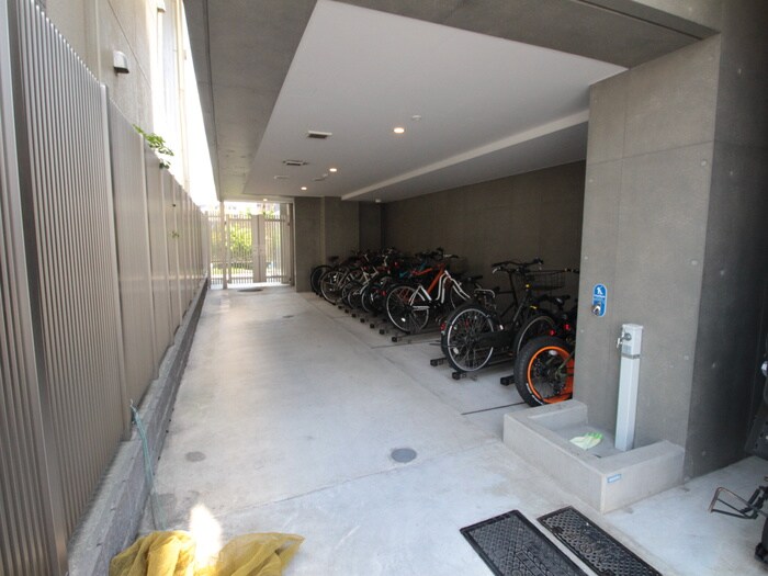 物件外観写真4　(駐輪場)
