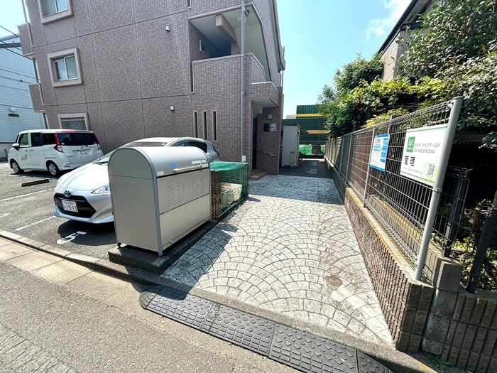 物件外観写真3　(エントランス部分)