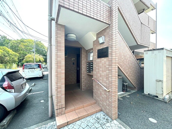 物件外観写真4　(エントランス部分)