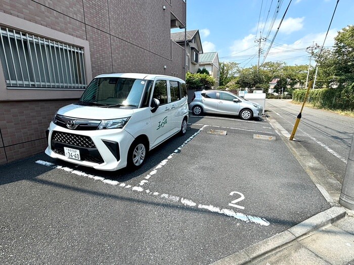 物件外観写真6　(駐車場)