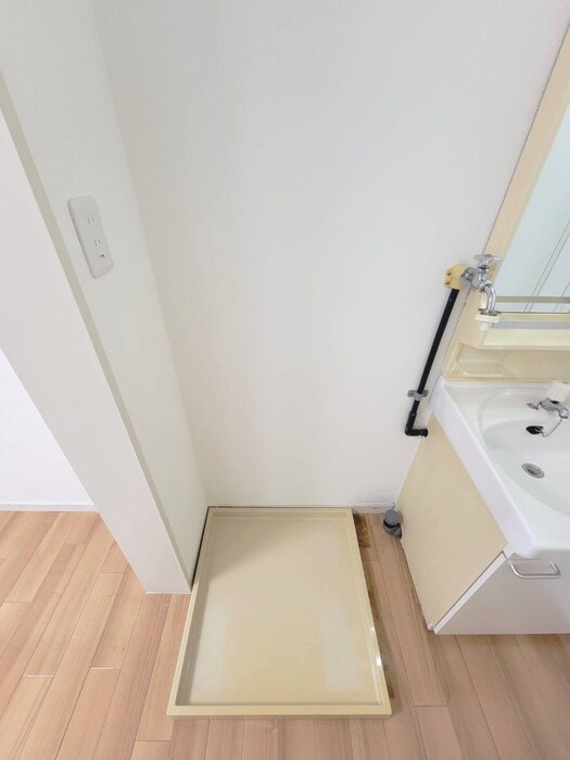 物件内観写真14　(洗濯機置場)