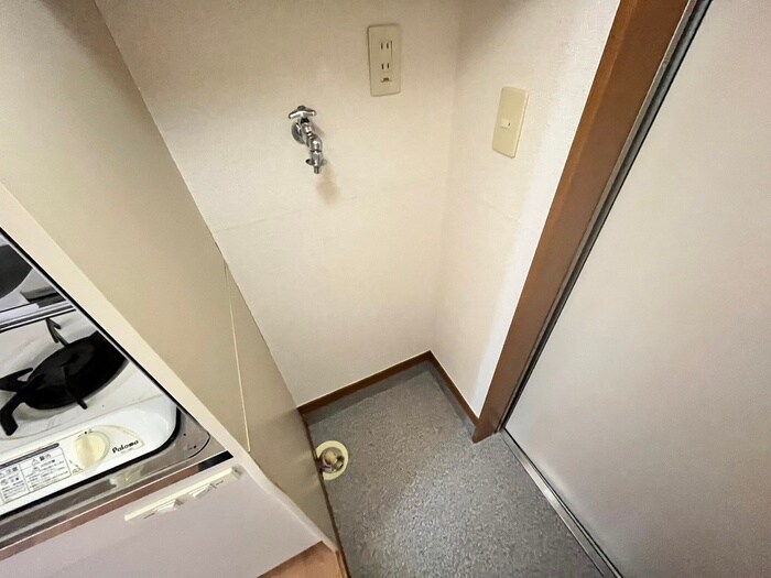 物件内観写真16　(洗濯機置場)