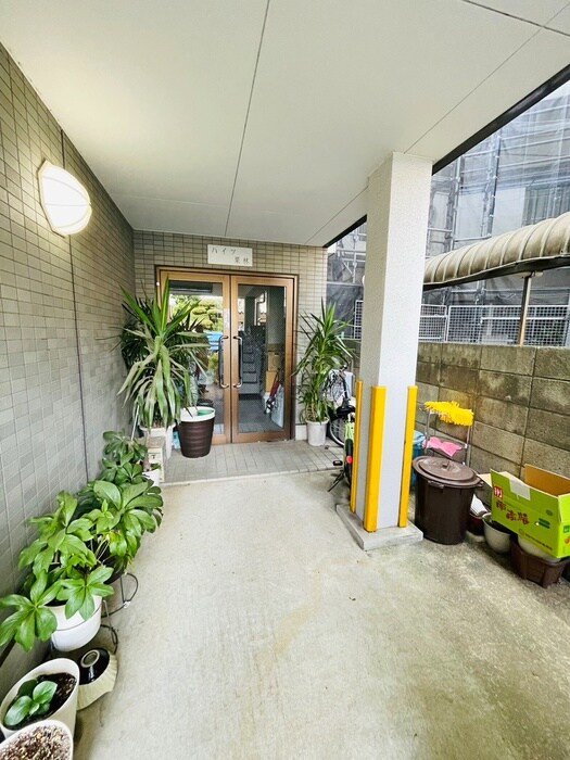 物件外観写真3　(エントランス部分)