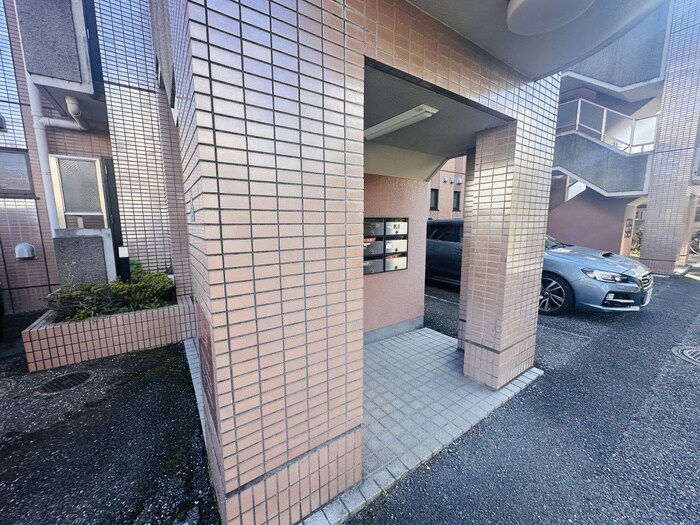 物件外観写真3　(エントランス部分)