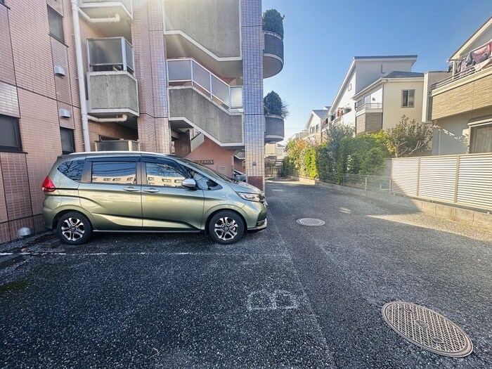 物件外観写真5　(駐車場)