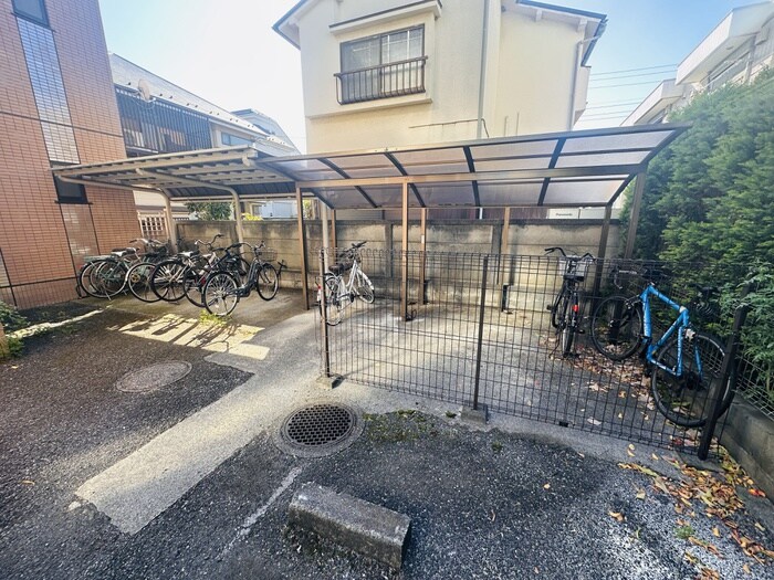 物件外観写真6　(駐輪場)