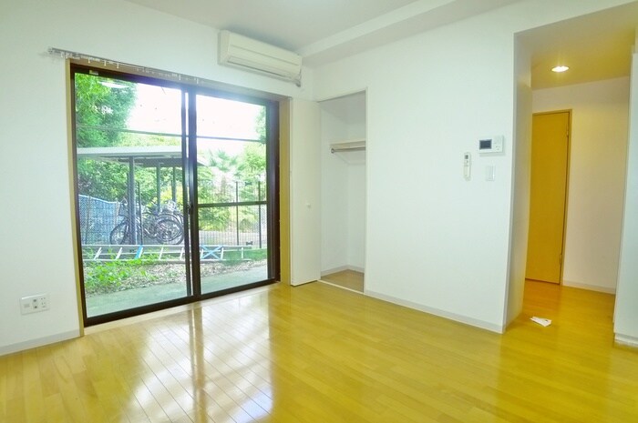 物件内観写真9　(室内からの展望)