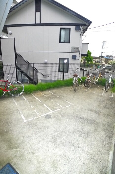 物件外観写真5　(駐輪場)