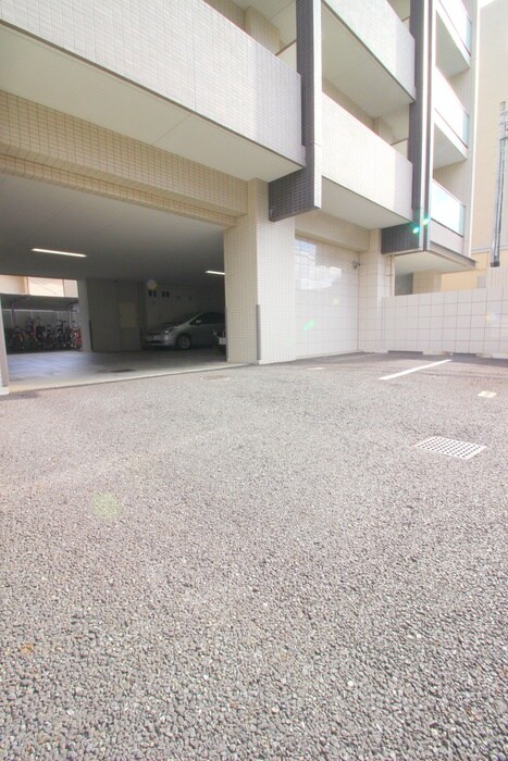 物件外観写真6　(駐車場)