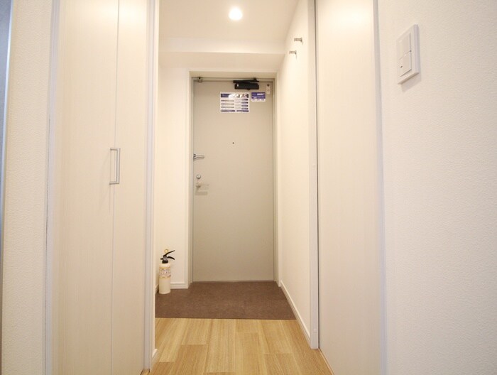 物件内観写真18　(玄関)