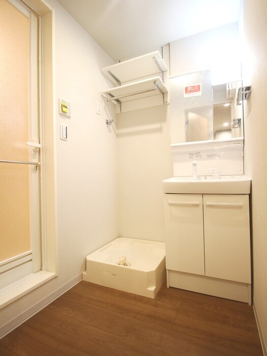 物件内観写真14　(洗濯機置場)