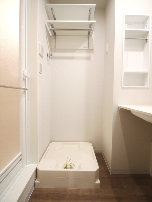 物件内観写真14　(洗濯機置場)