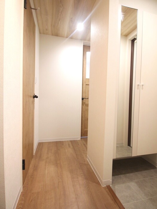 物件内観写真16　(廊下)