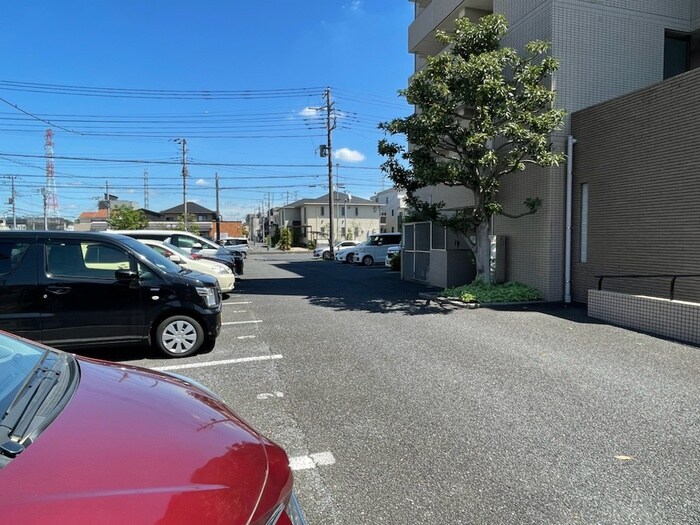 物件外観写真3　(駐車場)