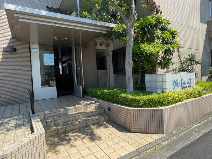 物件外観写真4　(エントランス部分)