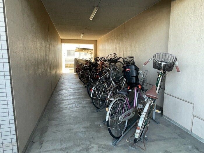 物件外観写真5　(駐輪場)