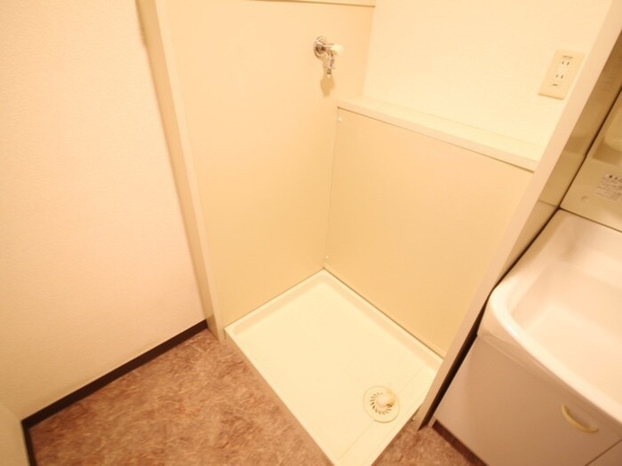 物件内観写真14　(洗濯機置場)