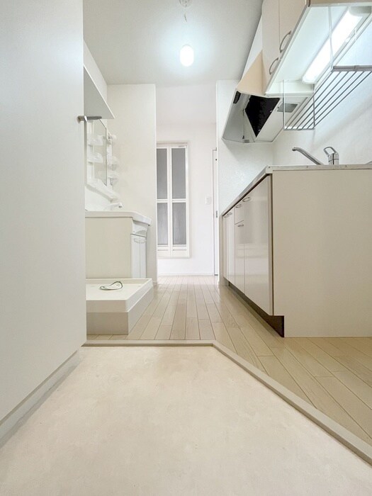 物件内観写真7　(玄関)