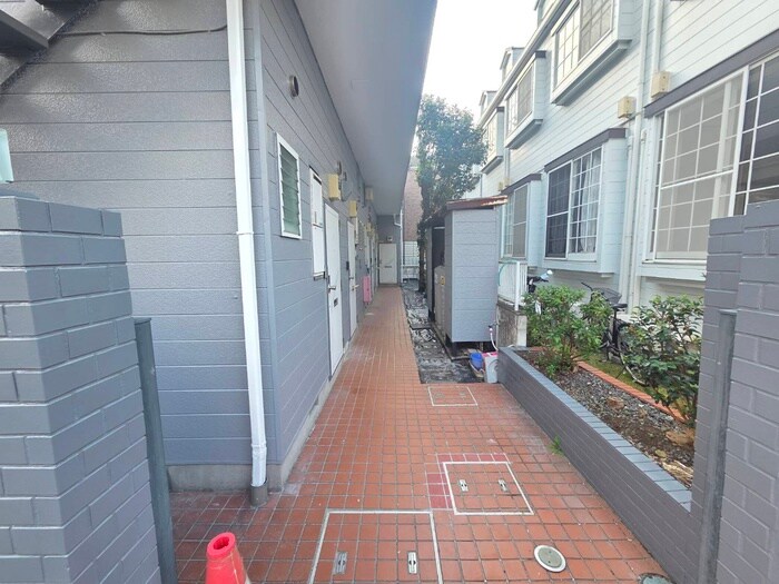 物件外観写真4　(エントランス部分)