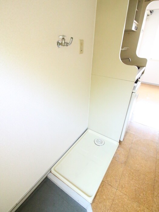 物件内観写真18　(洗濯機置場)