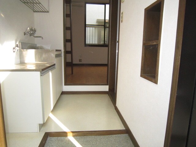 物件内観写真7　(玄関)