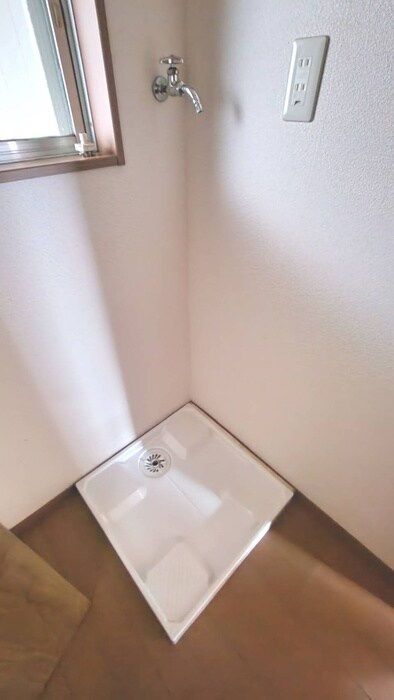 物件内観写真16　(洗濯機置場)