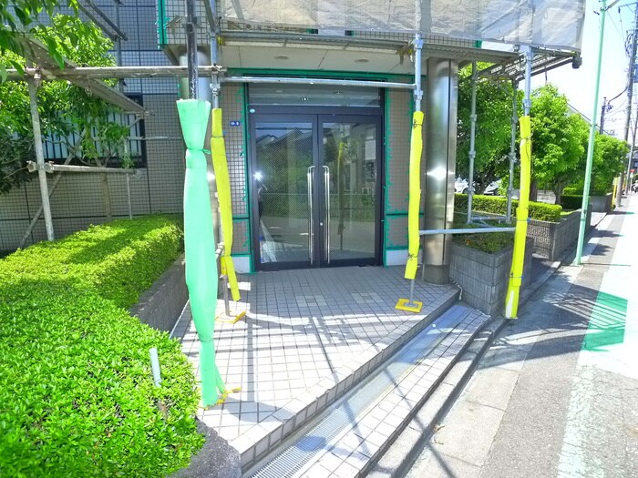 物件外観写真4　(エントランス部分)