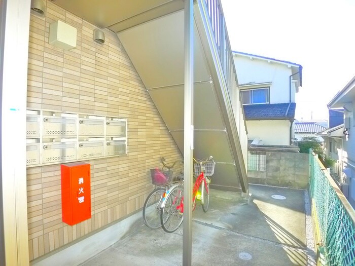 物件外観写真5　(駐輪場)