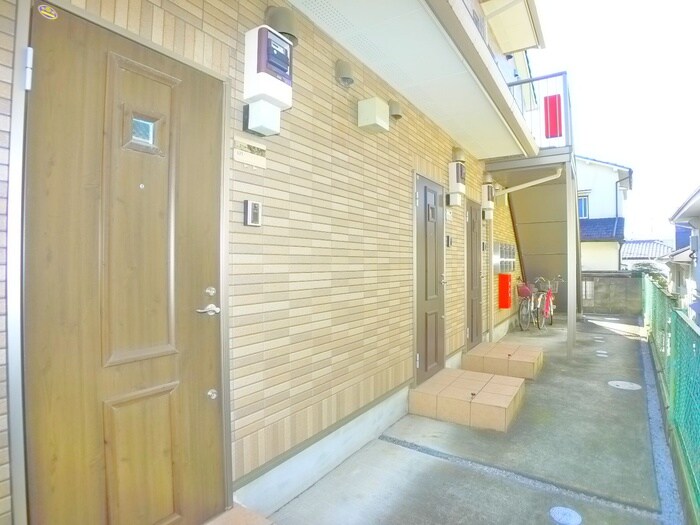 物件外観写真6　(エントランス部分)