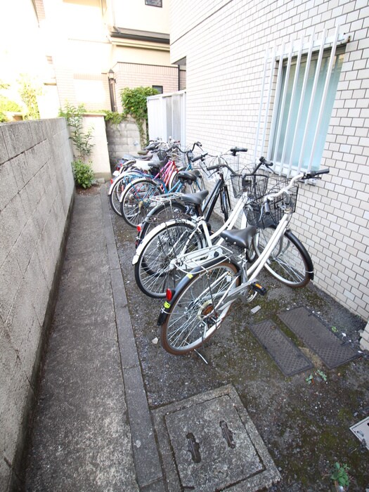物件外観写真2　(駐輪場)