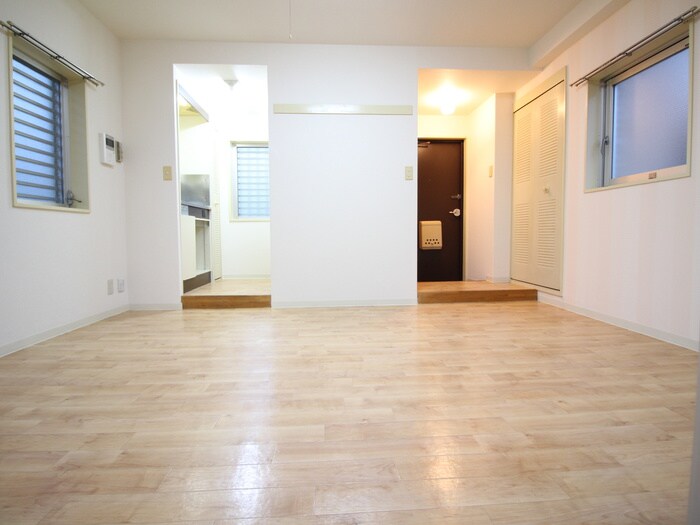 物件内観写真8　(室内からの展望)