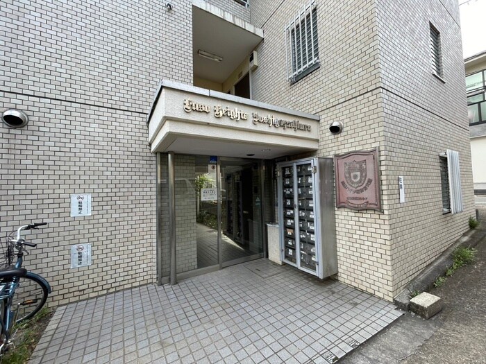 物件外観写真6　(エントランス部分)