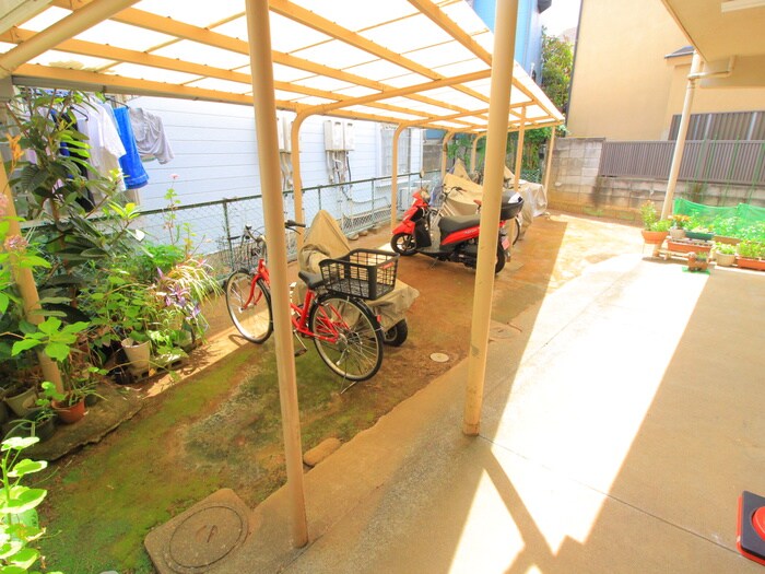 物件外観写真3　(駐車場)