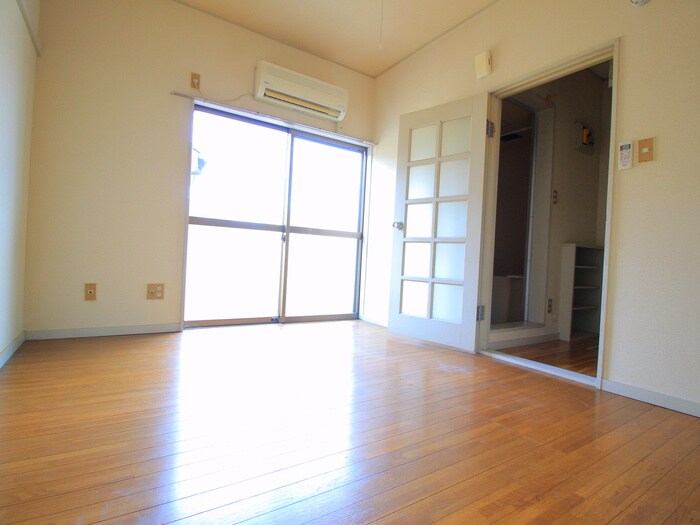 物件内観写真8　(居室)