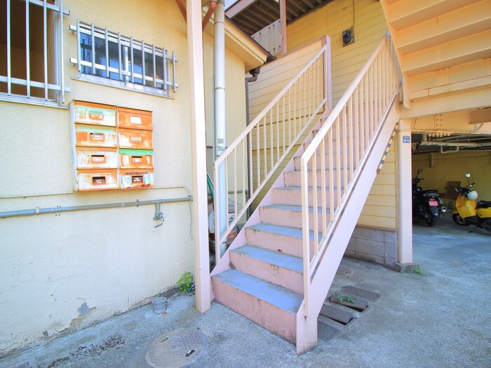 物件外観写真5　(エントランス部分)